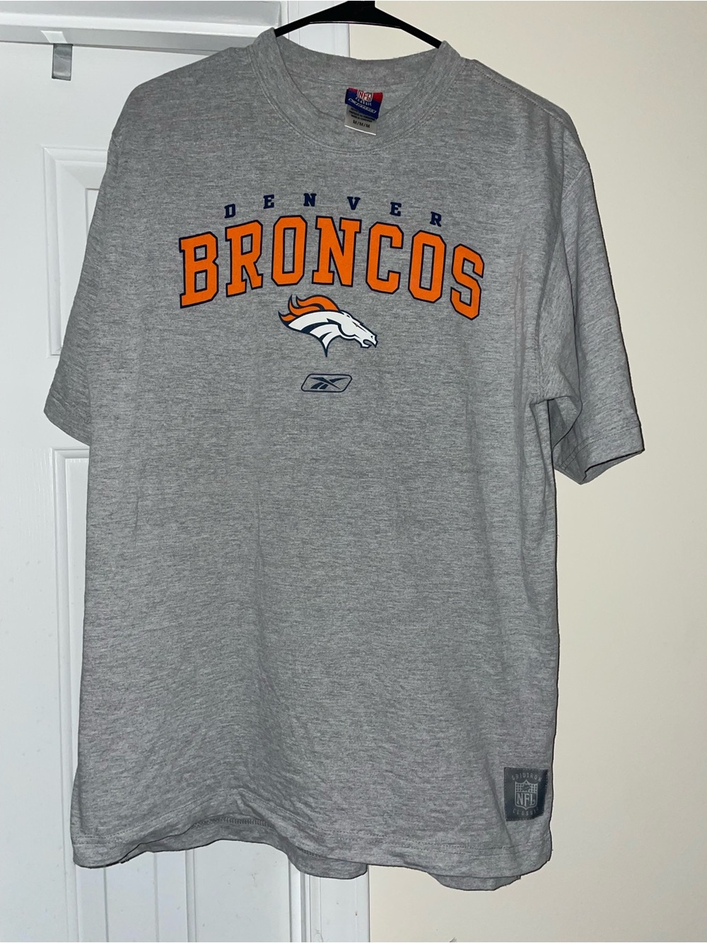 Sz Medium NFL Gridiron Classic Denver Broncos Gray Reebok T-Shirt